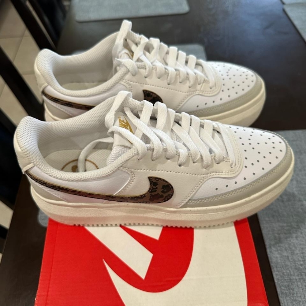 Nike Women's White and Brown Sneakers